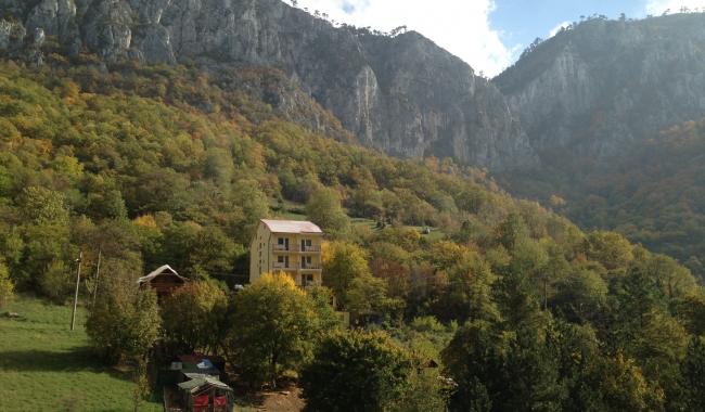 Sursa foto: www.101stiri.ro-Grațiela GHEORGHE CARAGICU  Muntele Domogled