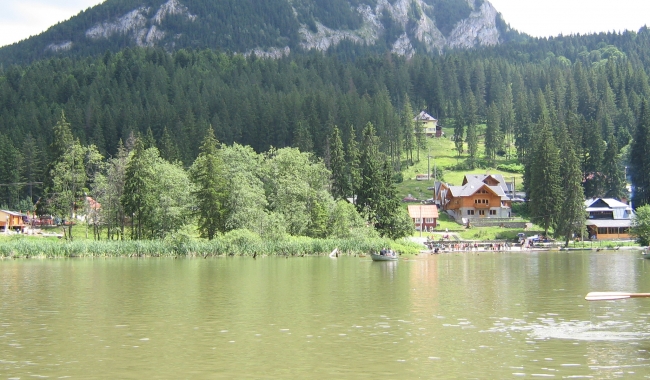 Sursa foto: www.101stiri.ro-Elena VERENCA  Lacul Roșu