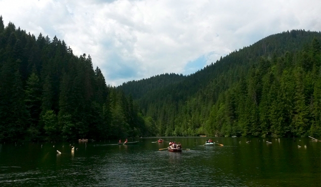 Sursa foto: www.101stiri.ro-Tatiana TANASĂ  Lacul Roșu