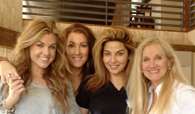 Miss Arizona, Erika Lane Frantzve (stânga), îngerul păzitor al micuților