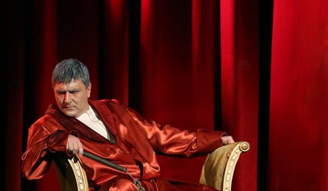 Sursa foto: Facebook  Din arhiva personală a actorului Dan Cojocaru  Imagine din spectacolul „Visul unei nopți de vară”