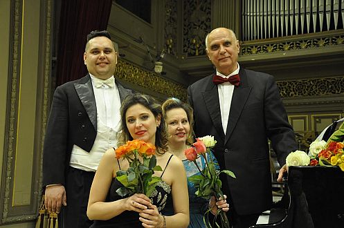 CELEBRA FAMILIE DE MUZICIENI MANOLEANU