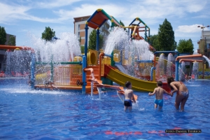 Surprize estivale, pilule umoristice, circ și tarife speciale, în prima zi de Aqua Magic