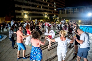 Seară magică pe ritmuri latino, la piscina Hotelului Aurora