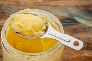 DE CE ESTE BINE SĂ FOLOSIȚI UNTUL GHEE?