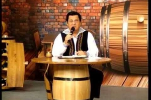 PORTRET DE ARTIST: MĂRIN CORNEA PROMOVEAZĂ FOLCLORUL AUTENTIC LA CELE DOUĂ POSTURI TV ALE SALE