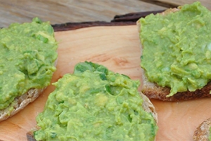 Se lansează retetele-manuelei.ro, o colecție savuroasă pentru raw-vegani și pentru cei care țin post