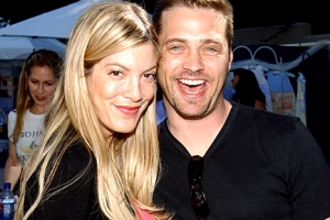 Tori Spelling recunoaște „aventura de-o vară” cu Jason Priestley